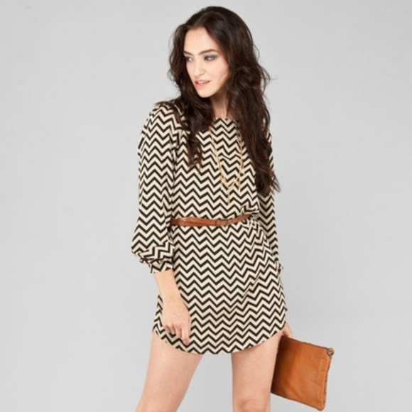 Everly Dresses & Skirts - Everly Navy Tan Chevron Printed Shift Dress